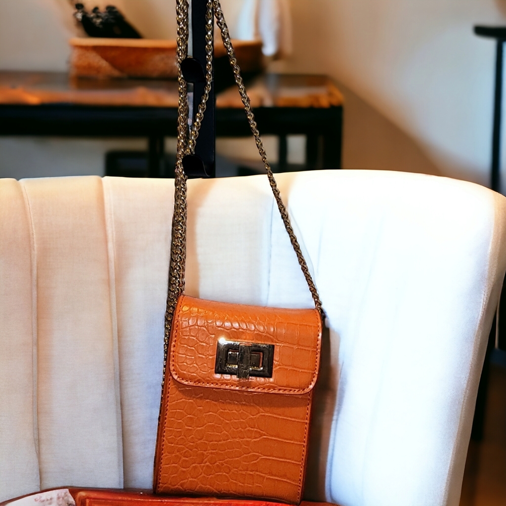 CROSSI | 🍊 🌱 Cute Cross-Body Cell Phone Bag w/ Gold Tone Chain | EUC ✨
